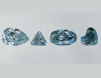 Kim Cương Xanh Là Gì? Bí Mật Chưa Từng Tiết Lộ Về Kim Cương Xanh