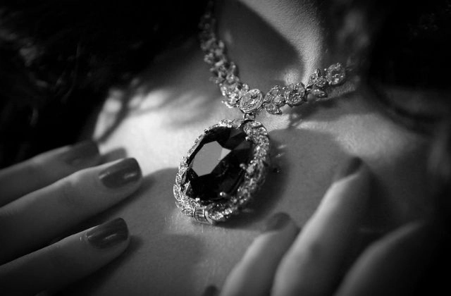 Kim cương đen xua đuổi năng lượng xấu 