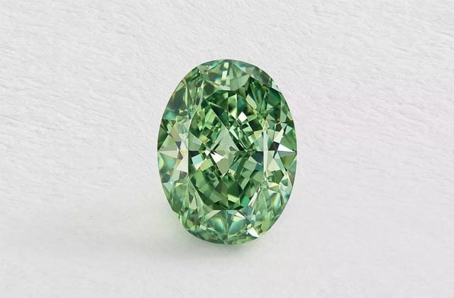 Viên kim cương màu xanh lá cây