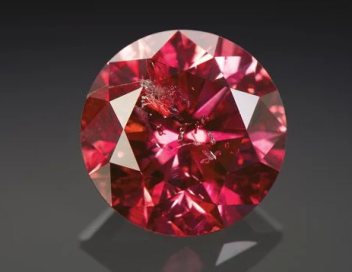 Kim Cương Đỏ Là Gì? Tại Sao Kim Cương Đỏ Lại Quý Hiếm Bậc Nhất?